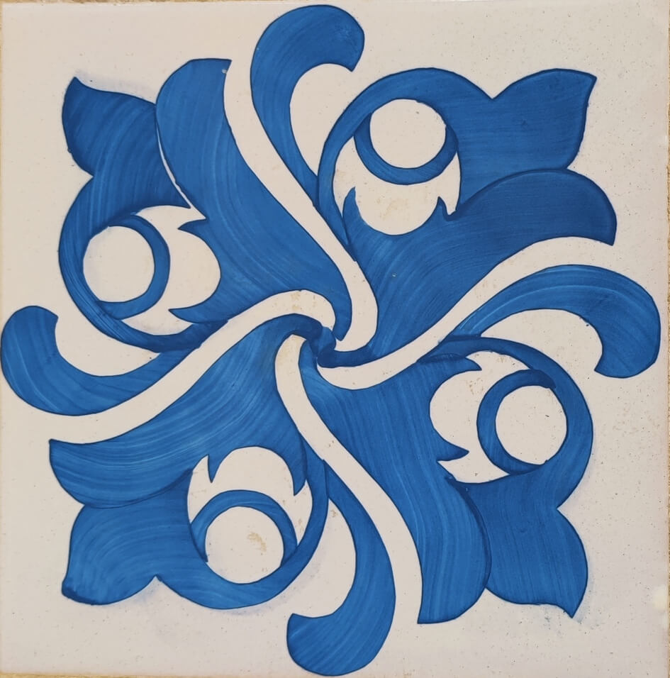 Imagen - (Re)pensar la efectividad de la desconexión digital laboral - Oriol Cremades - Azulejo diseñado por Lluís Domènech i Montaner y hechas por Pujol i Bausis - Reciento modernista del Hospital de la Santa Creu i Sant Pau.